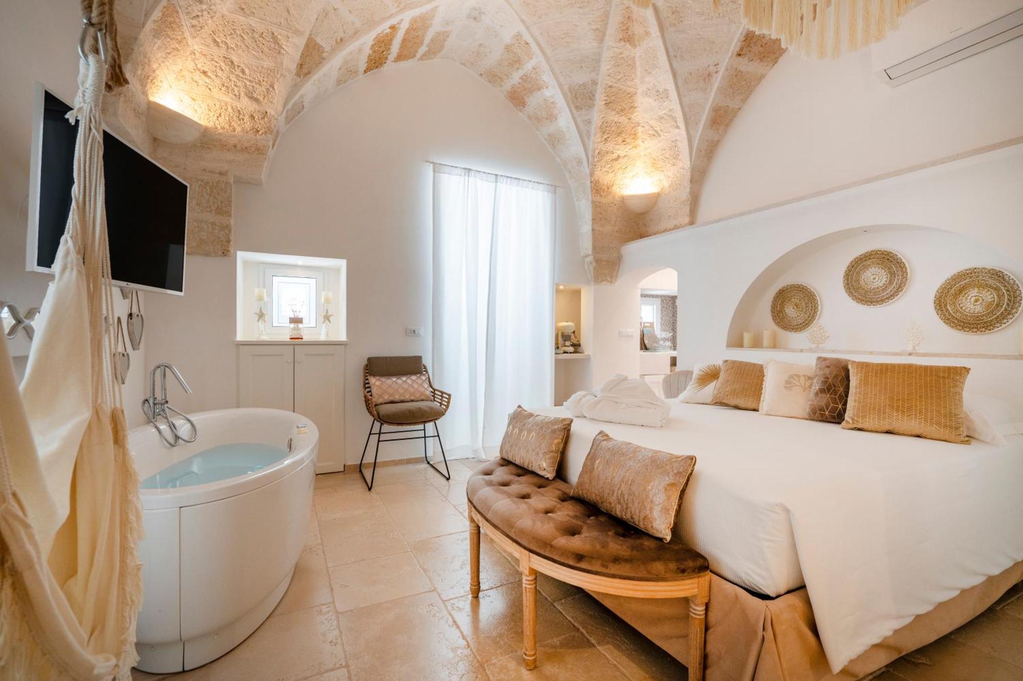 Apulia Charming Suites - Casa Rossa Suite Perla E Suite Corallo Savelletri Buitenkant foto