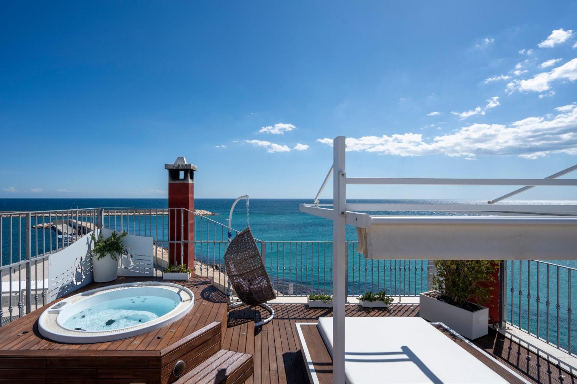 Apulia Charming Suites - Casa Rossa Suite Perla E Suite Corallo Savelletri Buitenkant foto